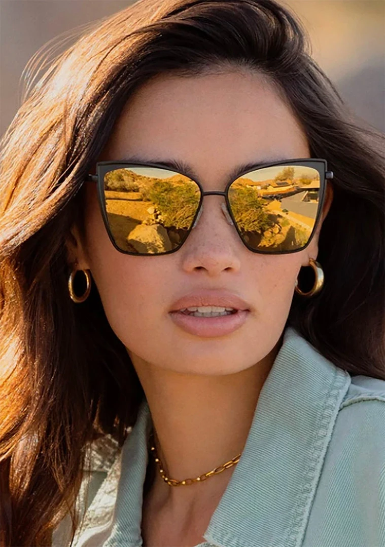 DIFF Eyewear Becky Sunglasses In Matte Black/Gold Mirror 3 DIFF Eyewear Becky Sunglasses In Matte Black/Gold Mirror