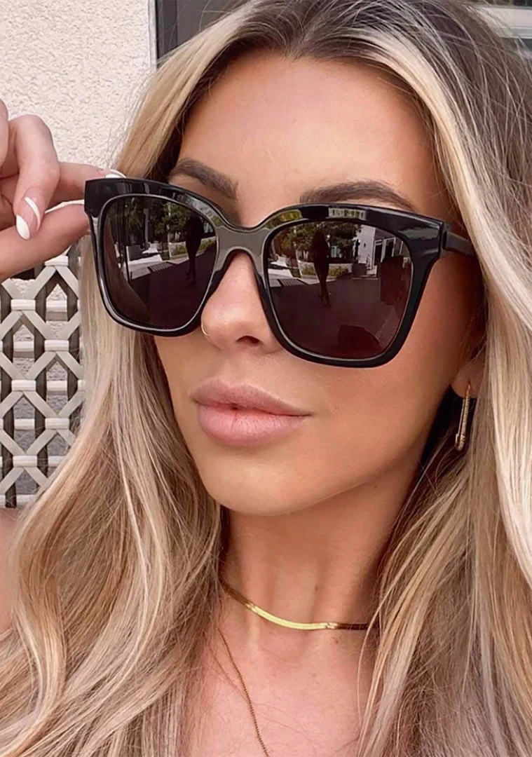 DIFF Eyewear The Great Fantastic Bella Polarized Sunglasses In Black/Grey 3 DIFF Eyewear The Great Fantastic Bella Polarized Sunglasses In Black/Grey