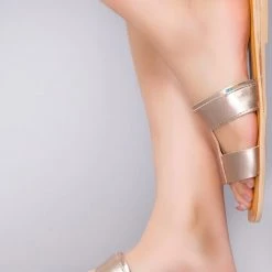 TOMS Shoes Seacliff Metallic Leather Sandals 9 TOMS Shoes Seacliff Metallic Leather Sandals